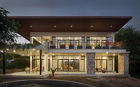 Saffronstays Camelot By The Lake - 3 Bedroom Villa With Lake View, Games Area And Lake Access